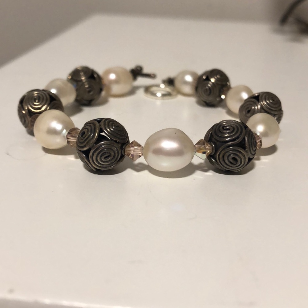 Black and white beaded bracelet